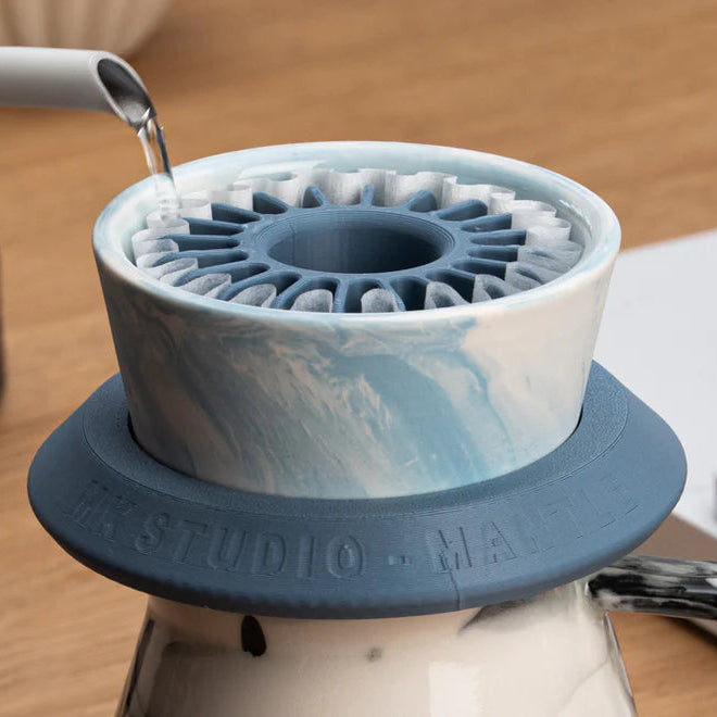 Dripper porte filtre porcelaine - MK studio MANTLE bleu
